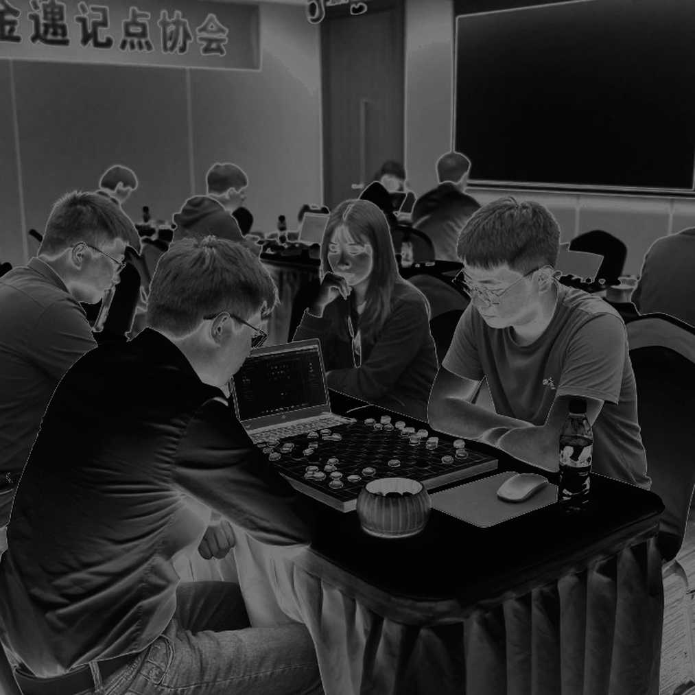 Khi Carlsen nói 'tôi là người hâm mộ Pragg': gỡ bảng dữ liệu không chịu đứng yên