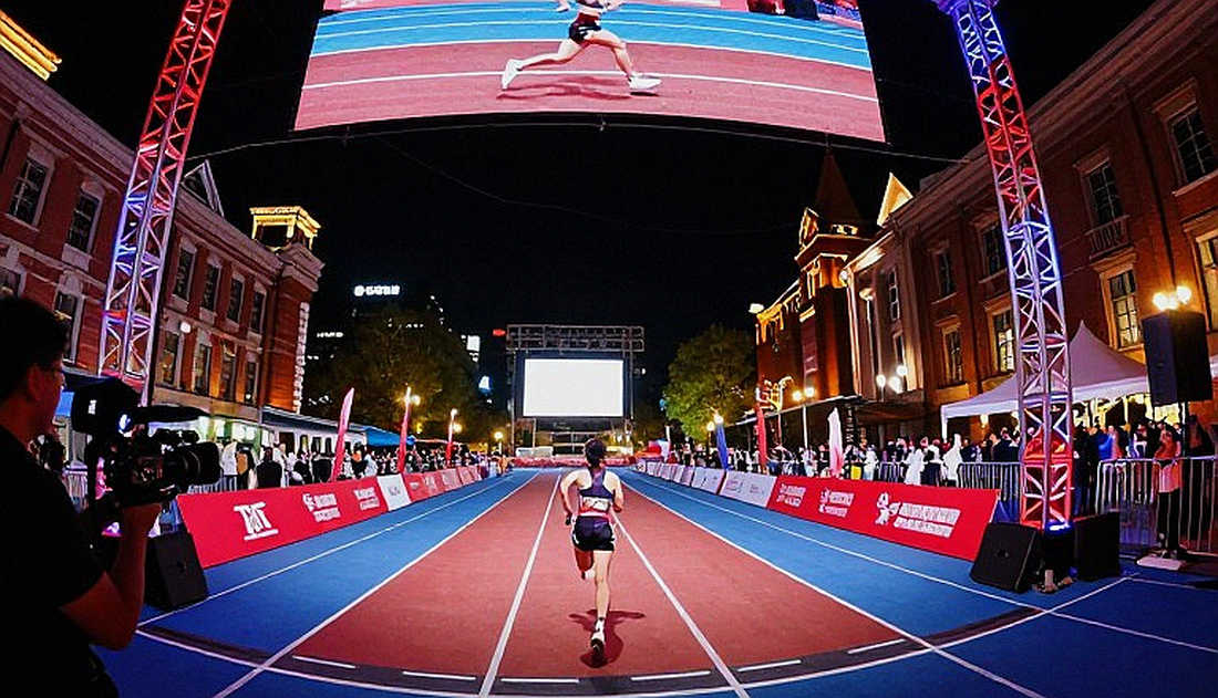 Amy Hunt, 22,10 giây và tiếng nói từ đường chạy 200m nữ ở Budapest