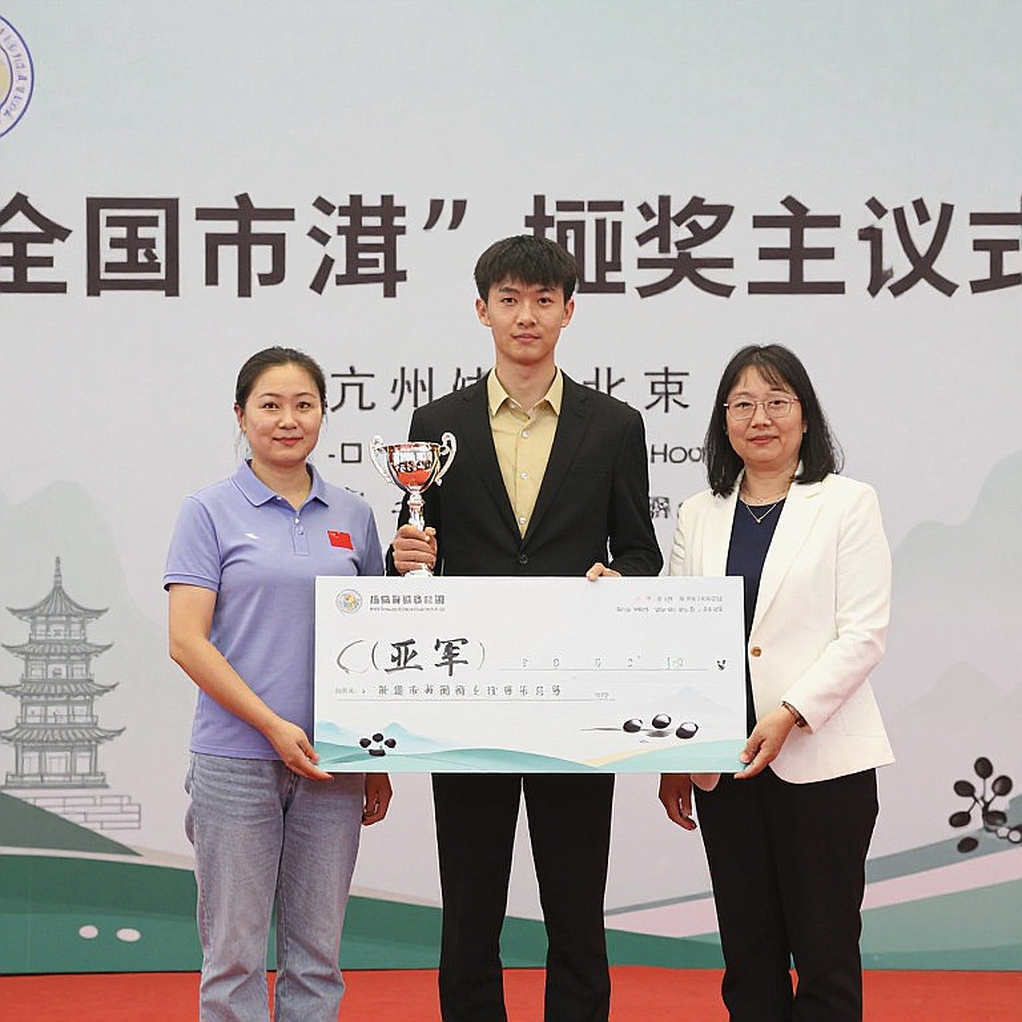 Bàn cờ lặng thinh giữa những trang giấy: Ghi chú về ChessBase Magazine #225 từ góc nhìn của một người kể chuyện cờ vua