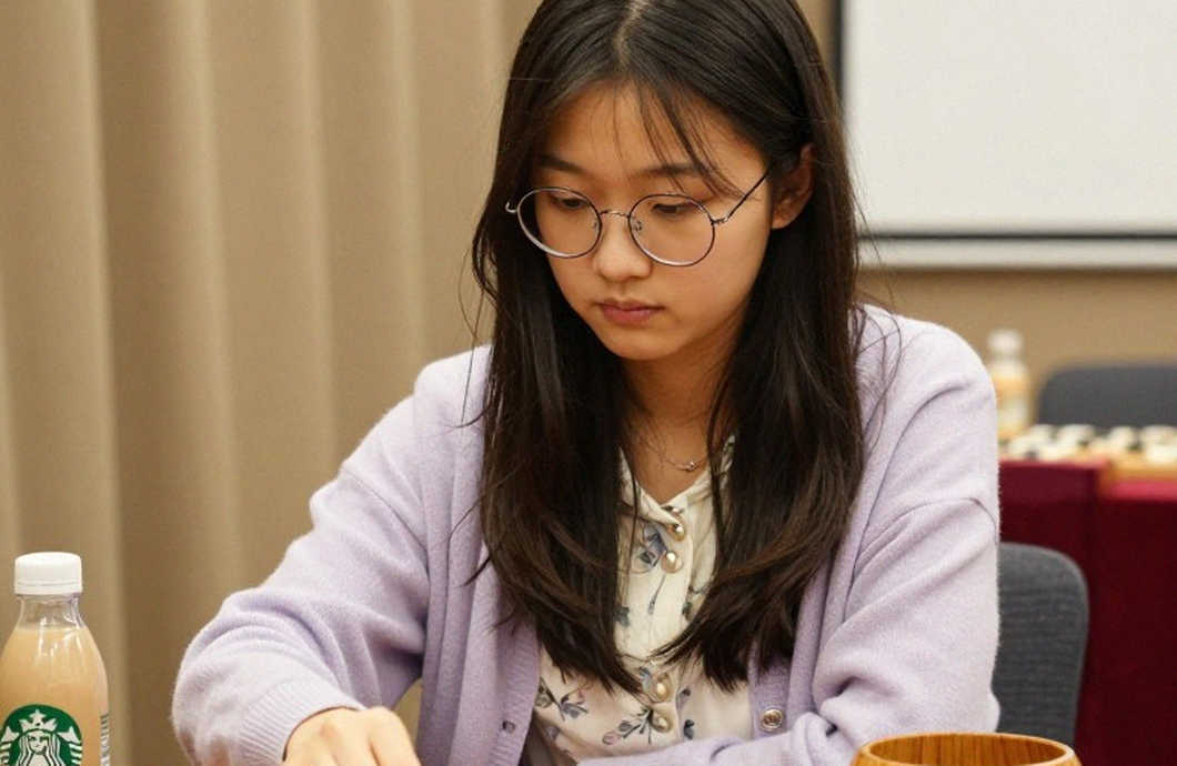 Carlsen đặt Sindarov lên bục ứng viên, Gukesh giữ trần cao hơn