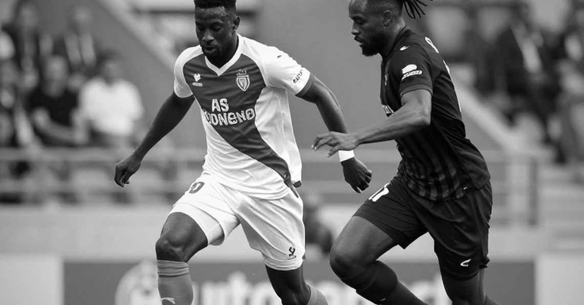Giá của đôi găng tay: Thị trường thủ môn V.League và cái bẫy mang tên 'biết chơi chân'