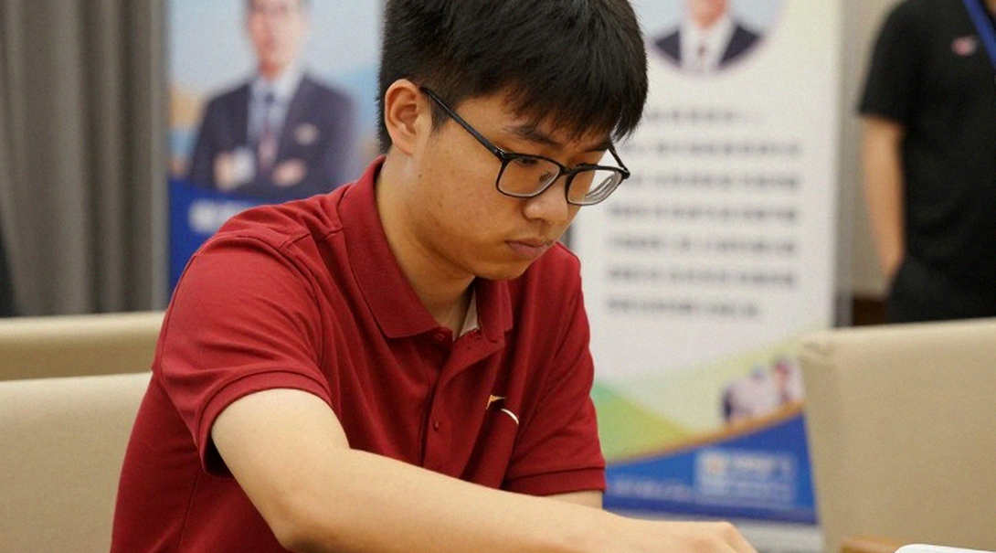 Đọc kỳ chuyển nhượng từ rìa sân: Tiền, cấu trúc và những khoảng trống