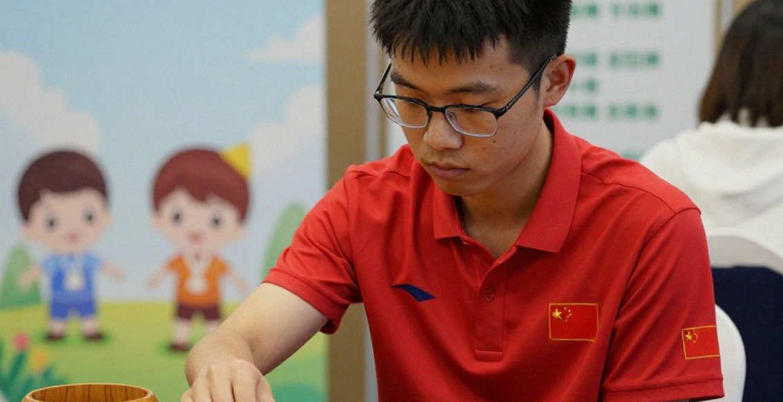 GCL 2026: Nepomniachtchi gây sức ép lên Carlsen trước khi vượt qua Sindarov bằng chiến thắng trên đồng hồ