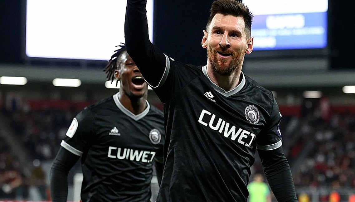 Herdman Cuts Dony Tri and Yakob Sayuri Three Days Before Kick-Off: The Dead Zone Sits in a Back Line That Has Never Played Together Herdman Cuts Dony Tri and Yakob Sayuri Three Days Before Kick-Off: The Dead Zone Sits in a Back Line That Has Never Played Together